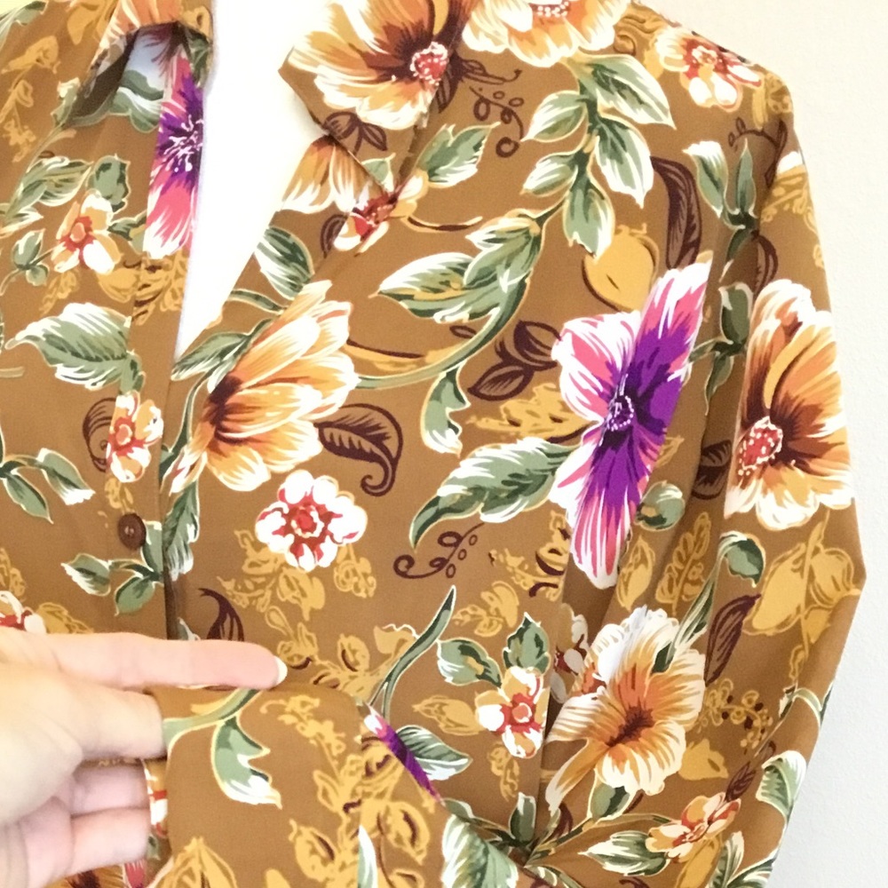 HostPick! Fun & comfortable printed button down - Picture 4 of 4